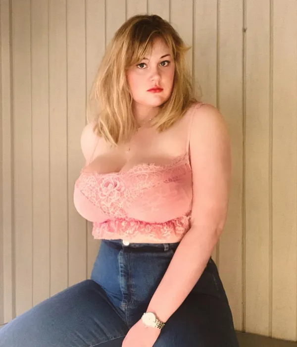 Adelina Manaut's photo 3