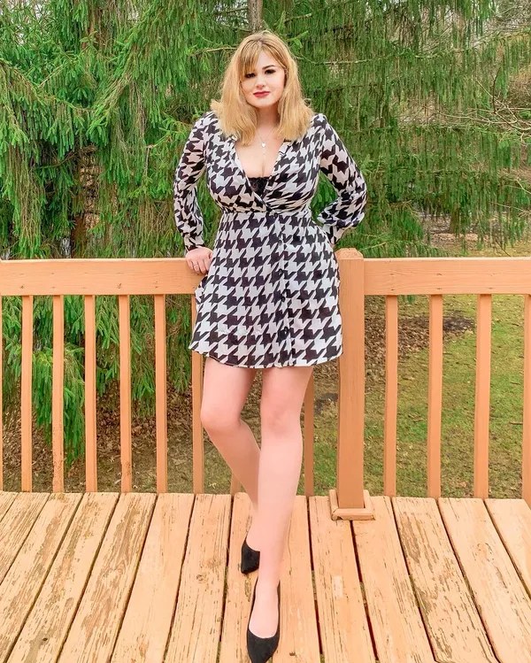 Adelina Manaut's BabeWiki Profile