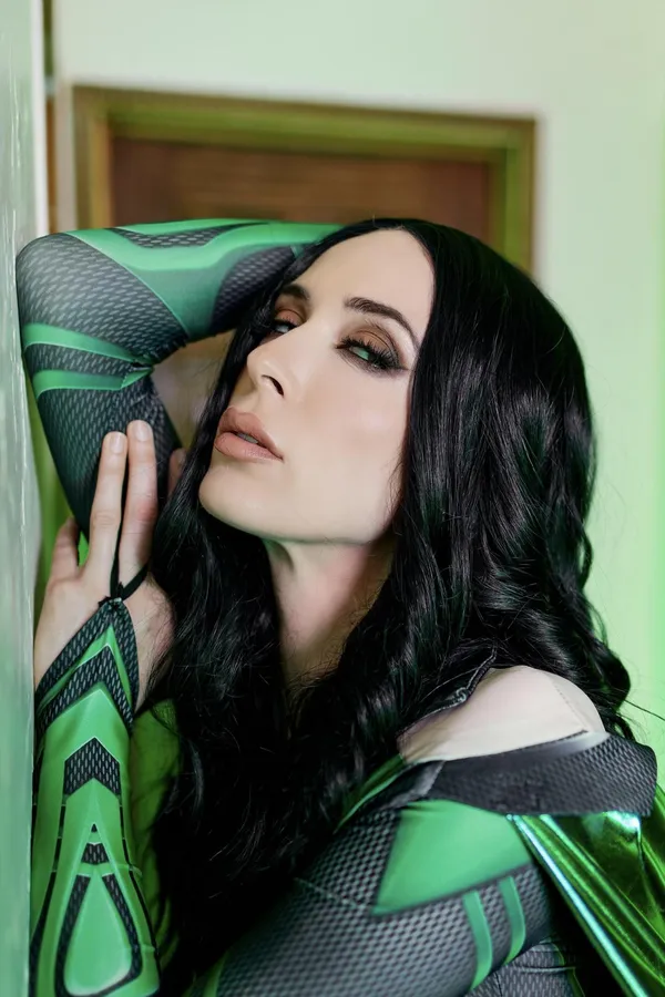 Aiden Ashley's photo 3