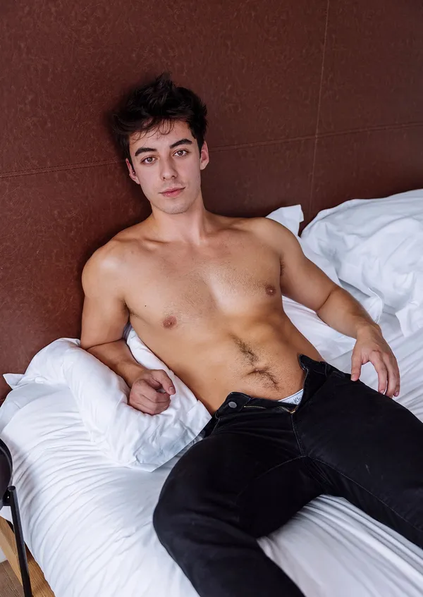 Alan Apollo's BabeWiki Profile