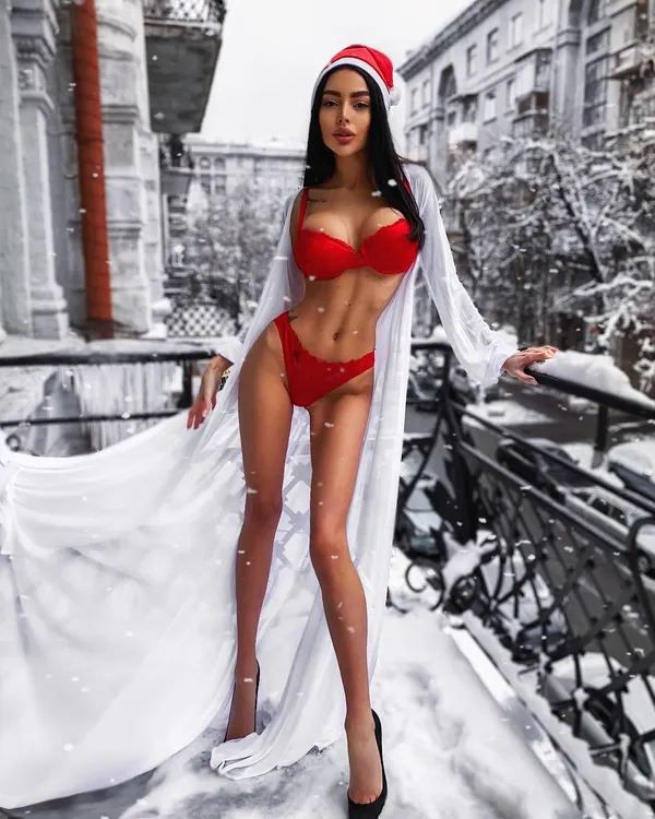 Alena Omovych's photo 2