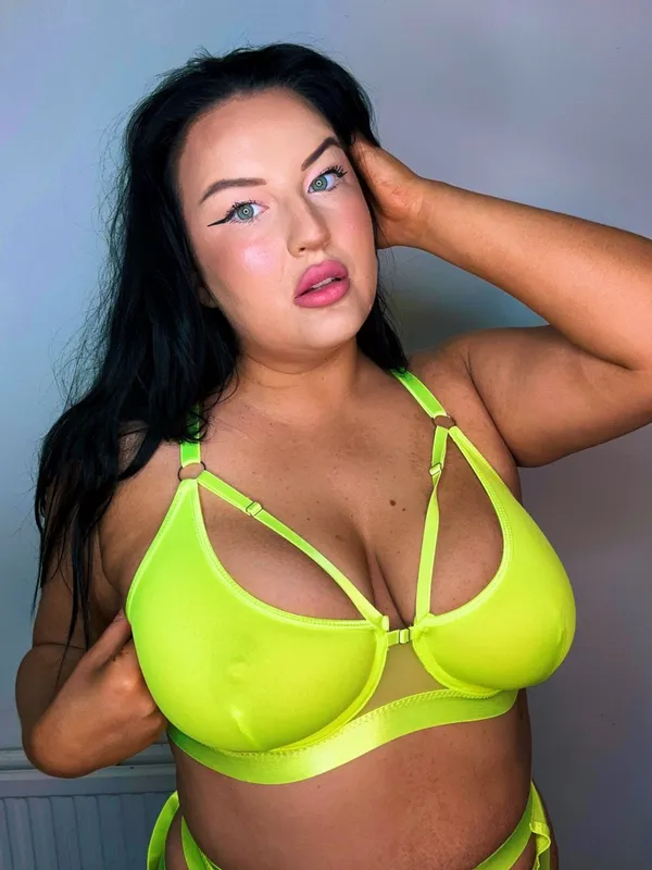 Alex Le Tissier's BabeWiki Profile