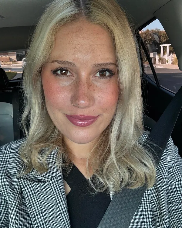 Alexandra Straps's BabeWiki Profile