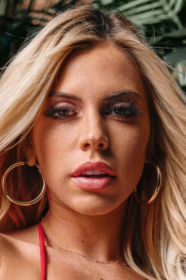 Allie Nicole's photo 6