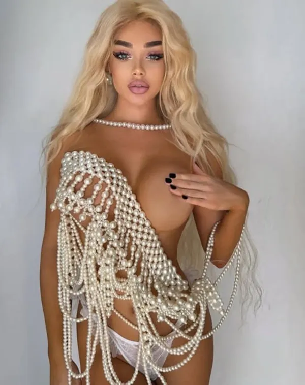 Alvina Tsarenko's BabeWiki Profile