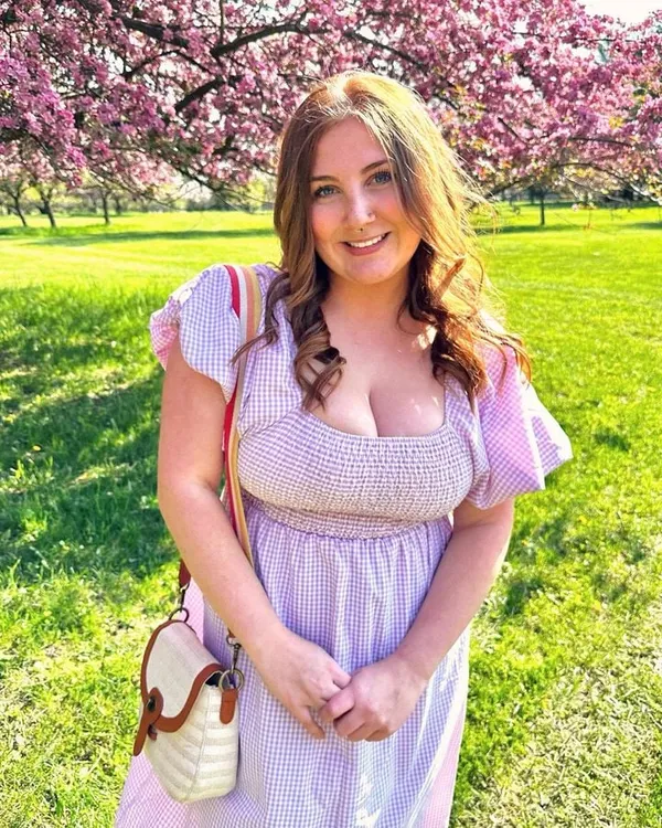 Alyssa Holmes's BabeWiki Profile