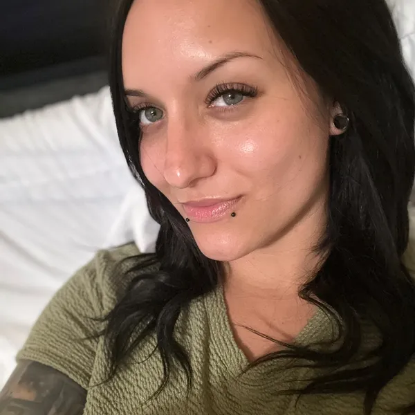 Alyx Urie's BabeWiki Profile