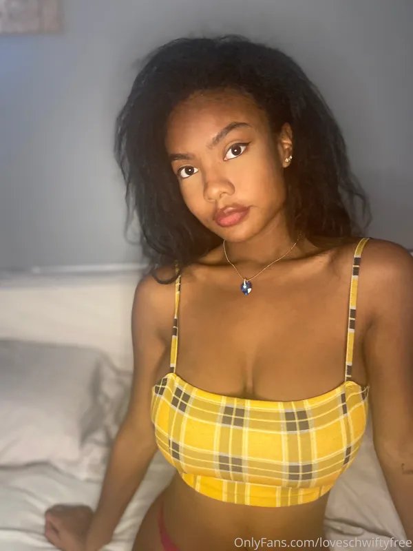 Amara Holloway's BabeWiki Profile