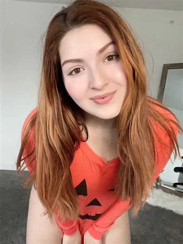 Amy August's photo 4