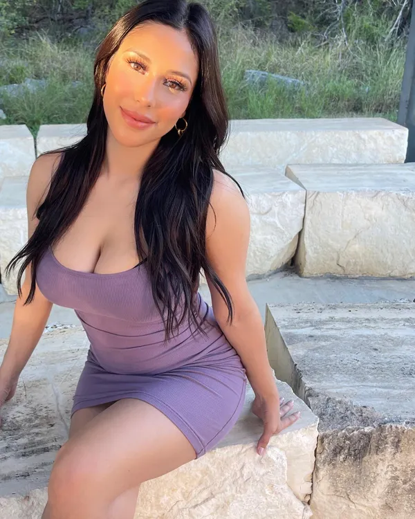 Amy De La Vega's photo 4