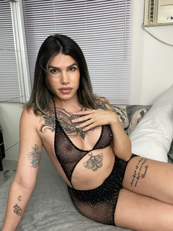 Angel Laviniah's BabeWiki Profile