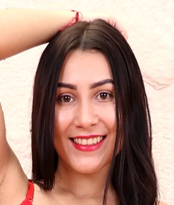 Angie Miller's photo 8