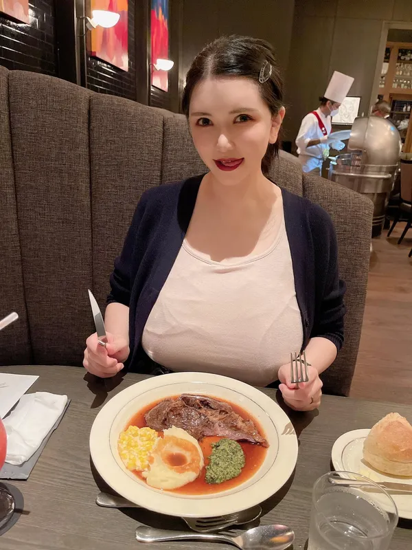 Anri Okita's photo 3