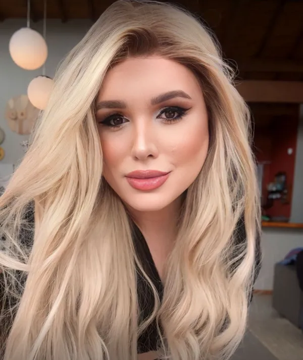 Antonella Moss's BabeWiki Profile