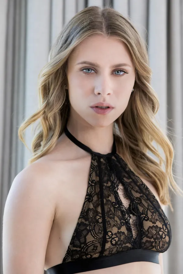 Anya Olsen's photo 9