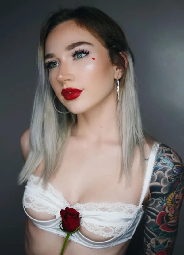 April Jayne's photo 3