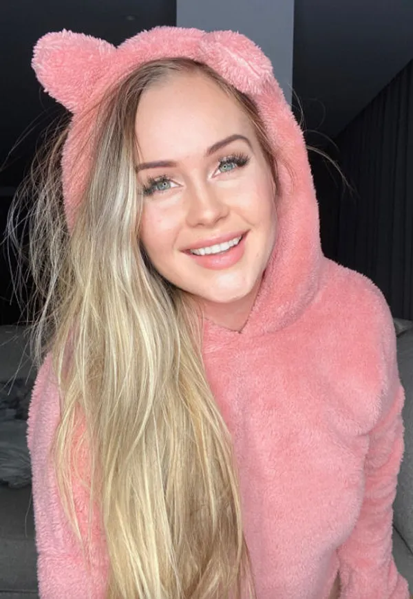 Arna Karls's BabeWiki Profile