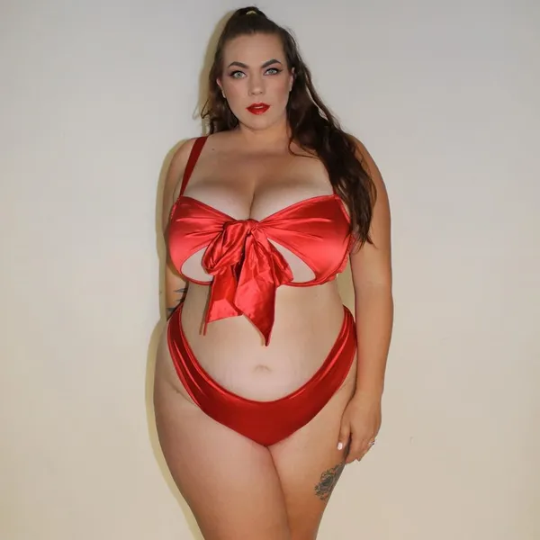 Ashleigh Dunn's BabeWiki Profile