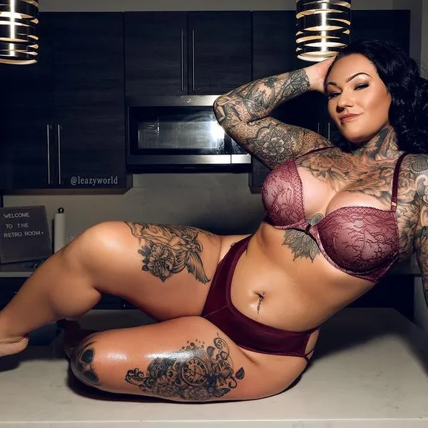 Ashley Sinz's photo 9