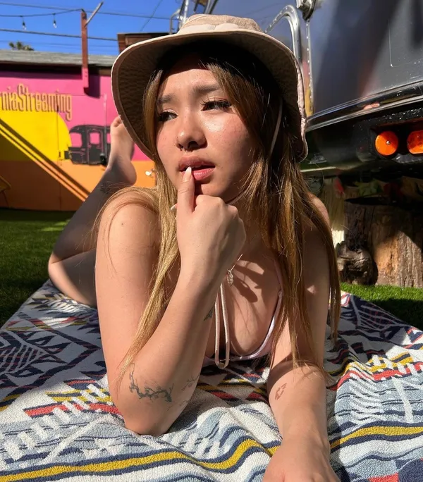 aznbbyegg's BabeWiki Profile