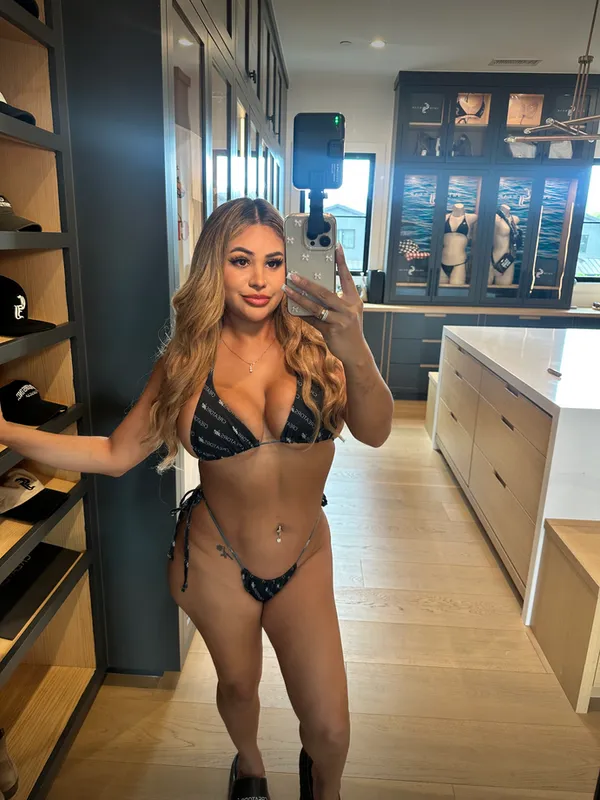 babyburberry's BabeWiki Profile