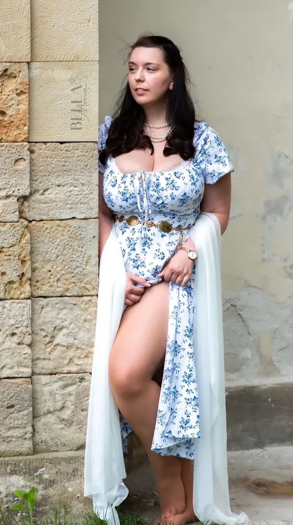 Bella Mona's BabeWiki Profile