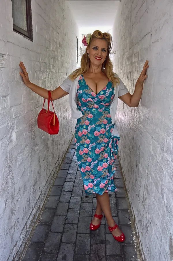 Bettie Hayward's BabeWiki Profile