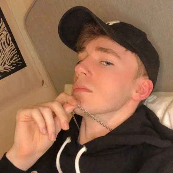 bitgayisntit's photo 6