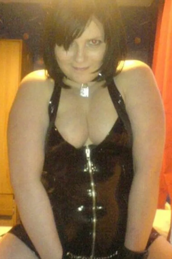 BoundGirlXO's photo 3