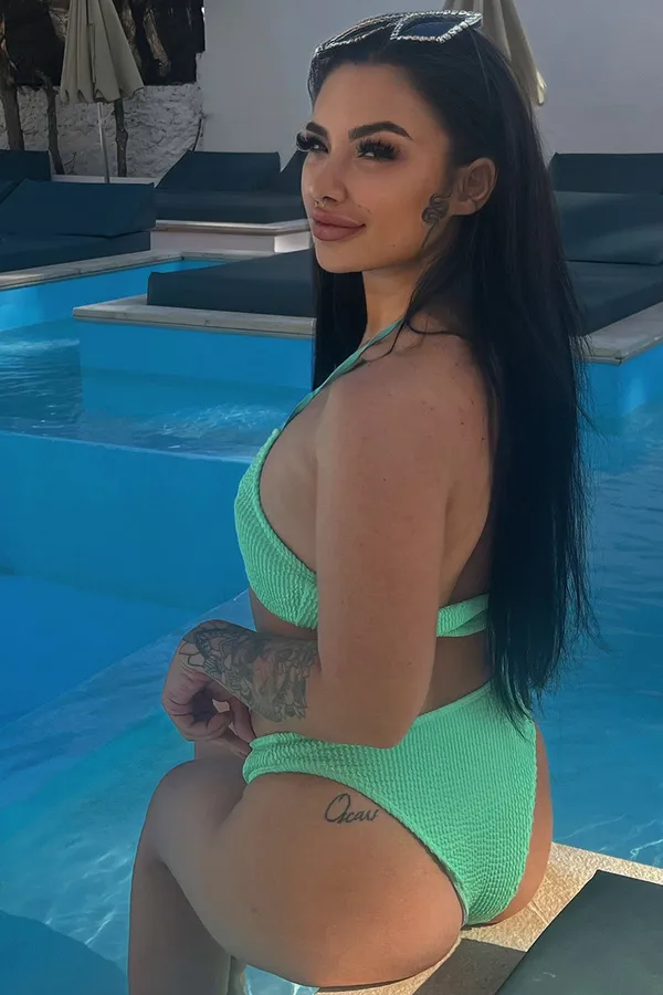 Bratty Leah's photo 9