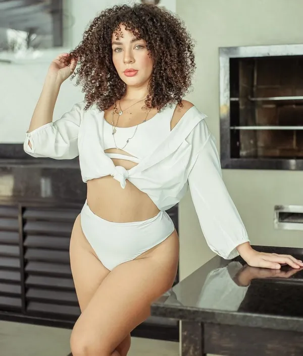 Bruna Caixeiro's BabeWiki Profile