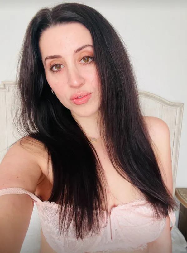 brunette_hotwife's BabeWiki Profile