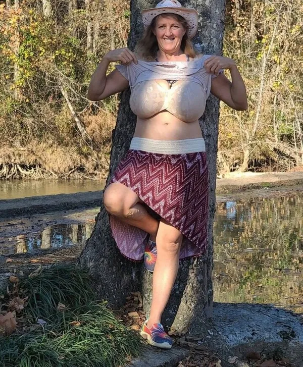 Busty Petra's photo 2