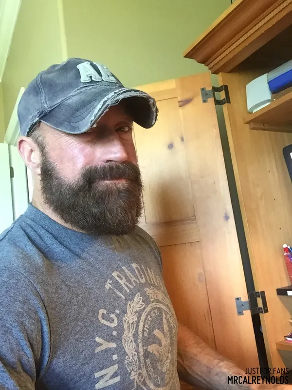 Cal Reynolds's BabeWiki Profile