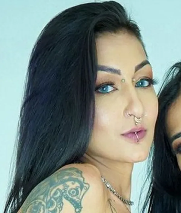 Caroleta Roots's BabeWiki Profile