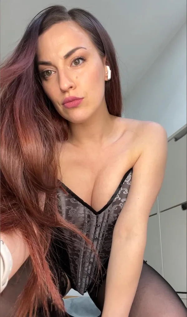 Carolina Iena's BabeWiki Profile