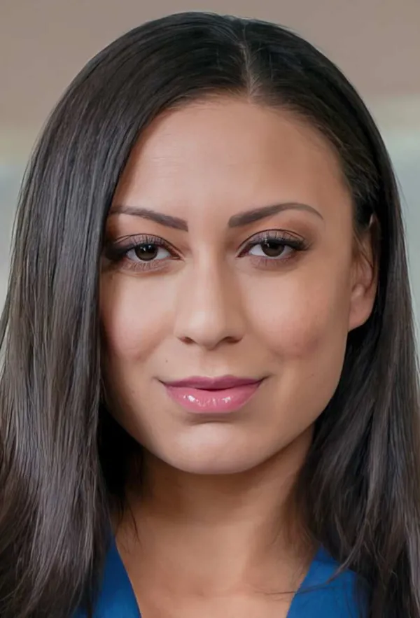 Cassie Del Isla's photo 3