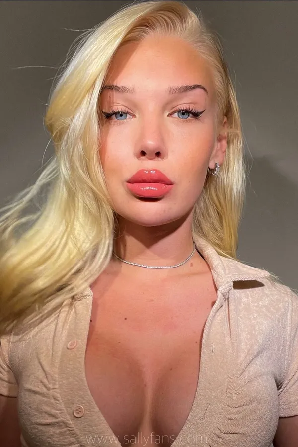 Celine Dijjon's photo 9