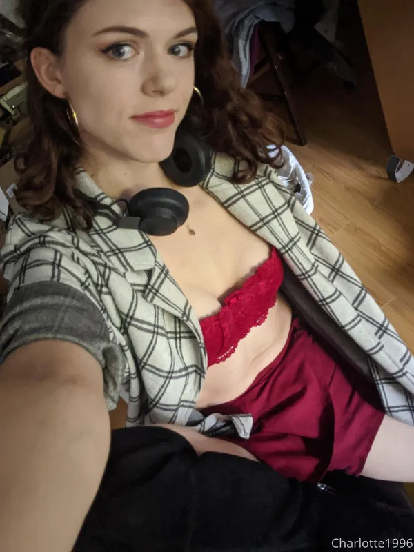 Charlotte1996's photo 3