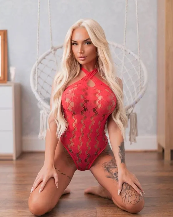 Charlotte Stevens (Skin Tight Glamour)'s photo 2