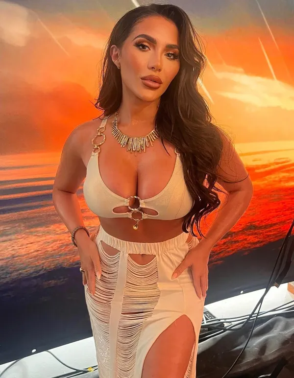 Chloe Brockett's photo 4