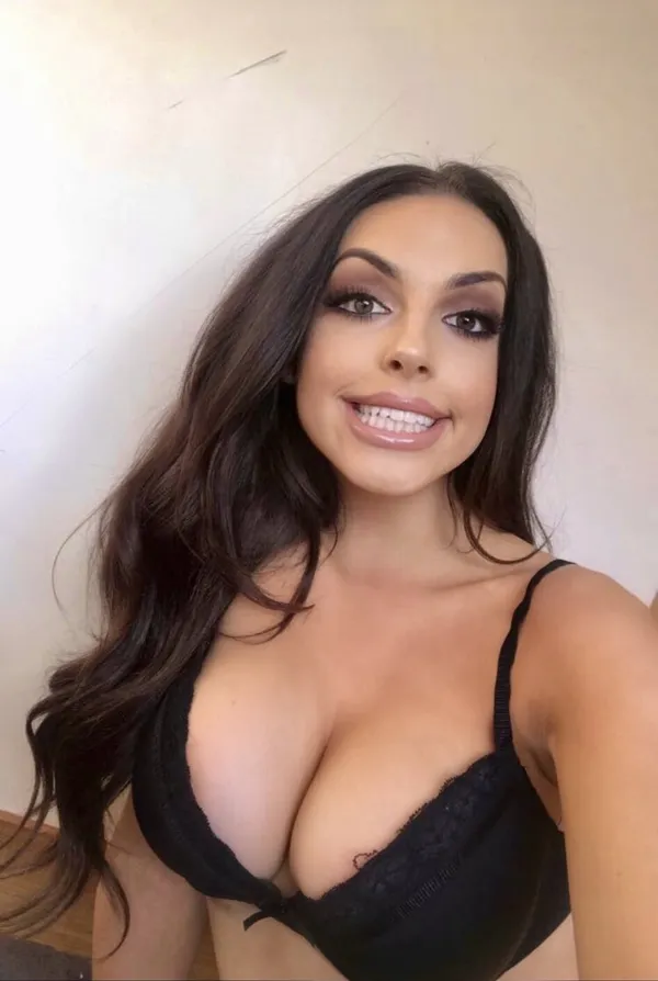 Chloe Salpa's photo 3