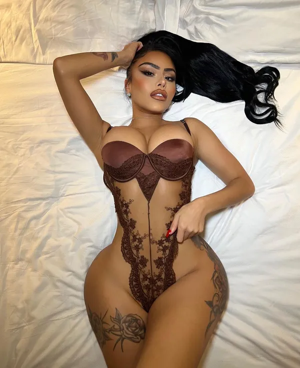 Chloe Saxon's photo 7