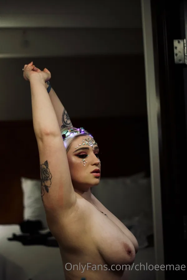 Chloee Mae's BabeWiki Profile