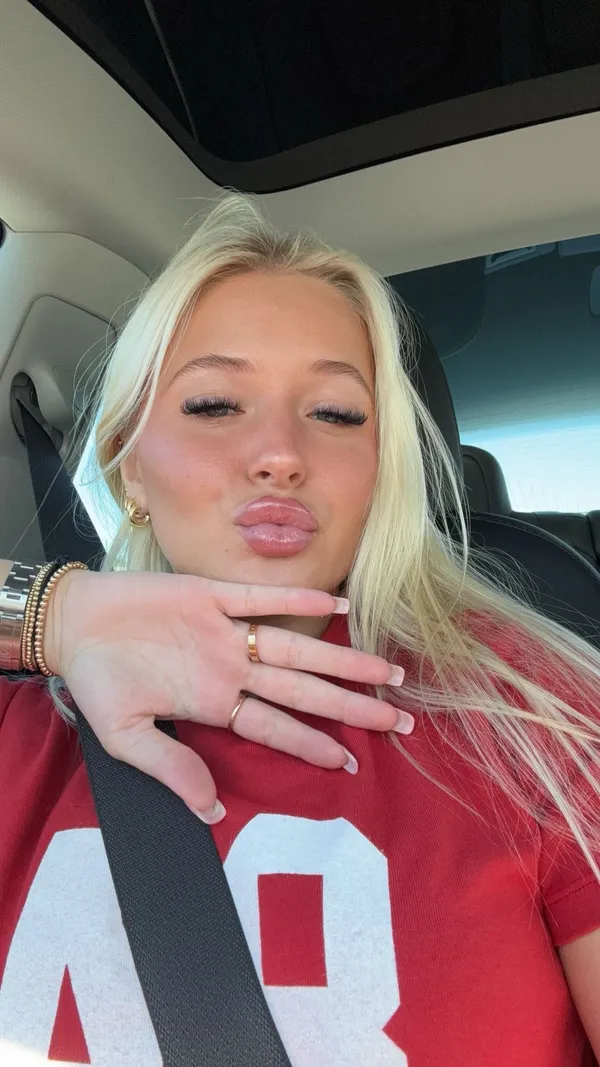 Claire Deyoe's photo 6