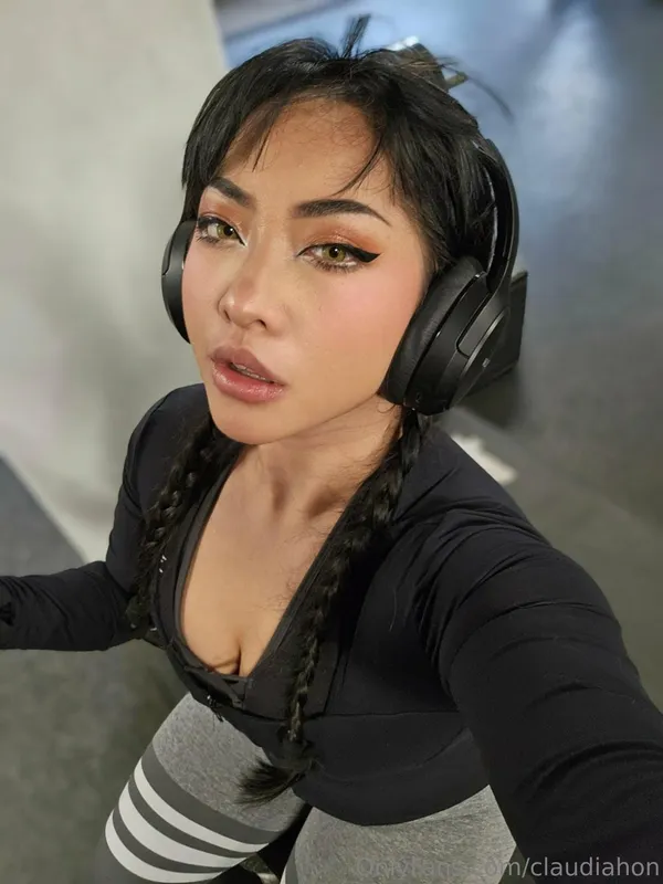 Claudia Hon's BabeWiki Profile