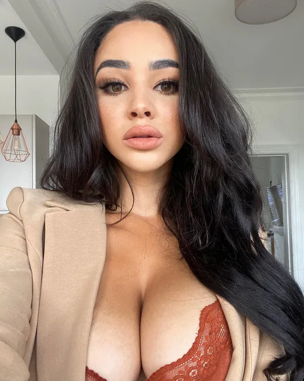 Courtnie Quinlan's photo 2