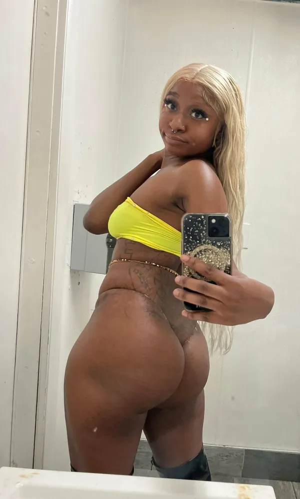 Cute Dimpless's BabeWiki Profile