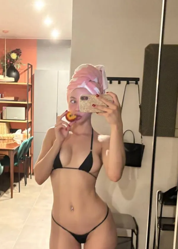 Cutieeeeva's BabeWiki Profile