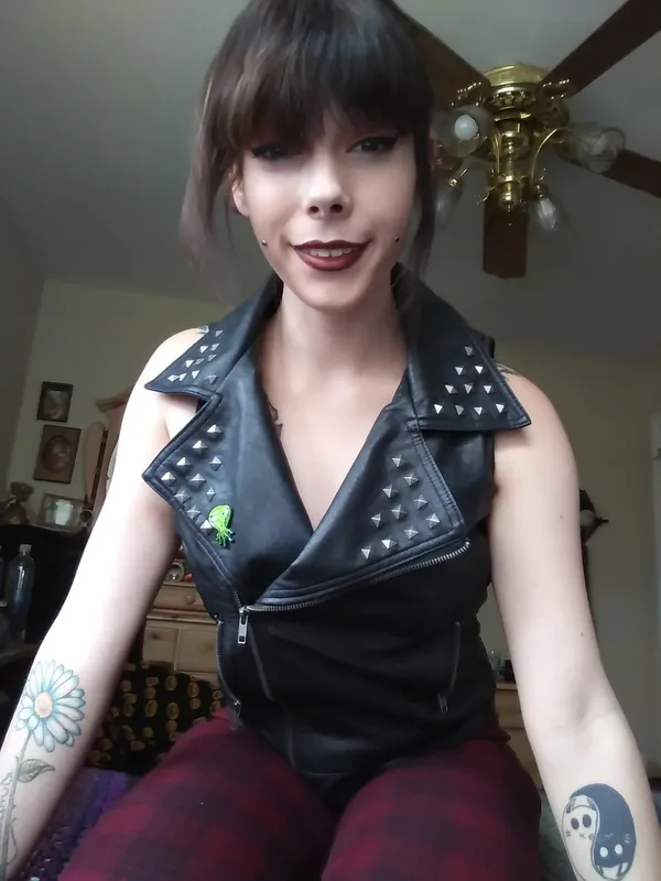 DamnedestCreature's photo 2